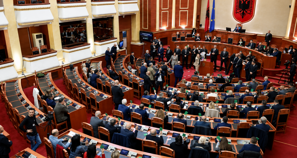 Parlamenti si gjenerator i gjuhës së urrejtjes